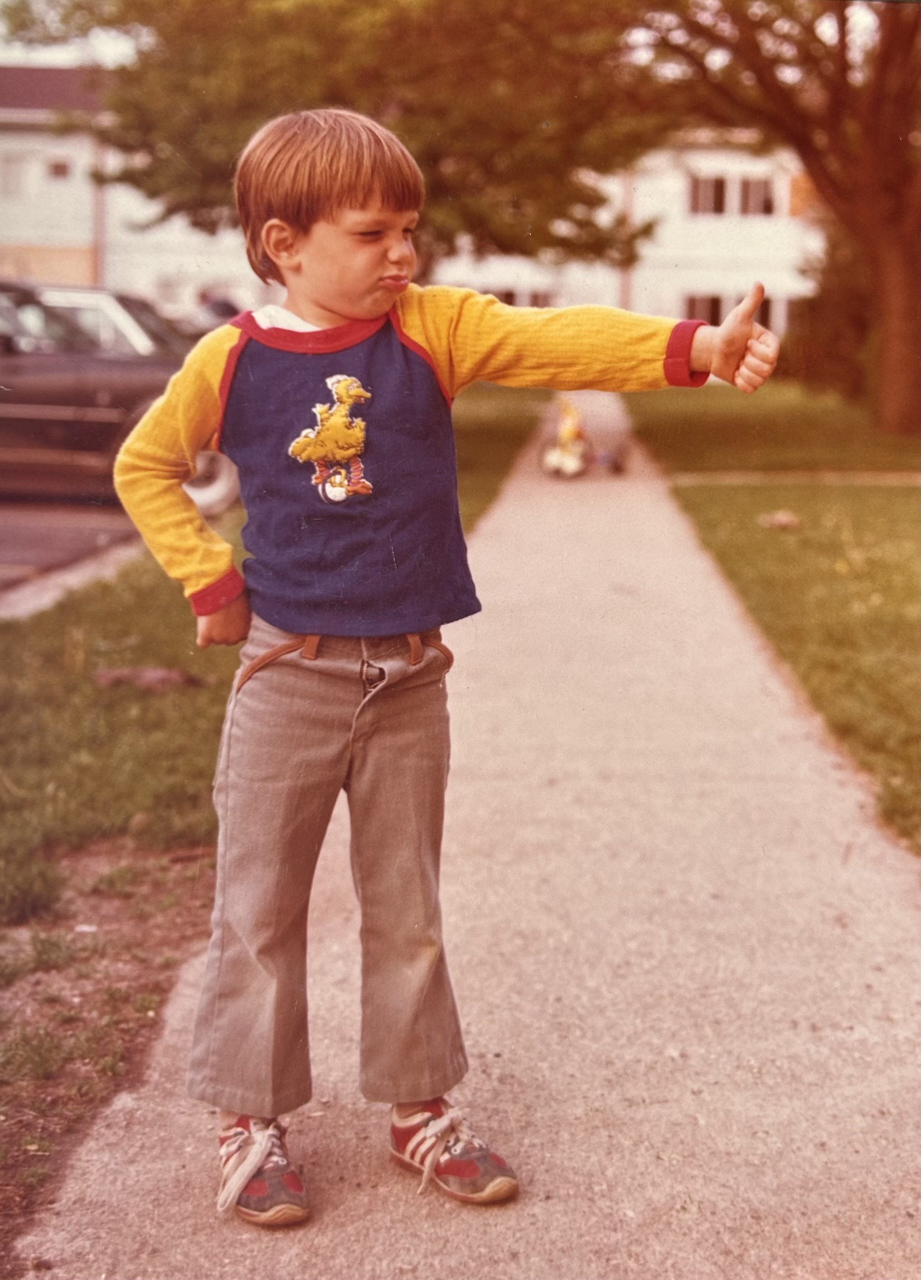 Childhood photo of Josh Lakes holding his thumb out as if eyeing a canvas